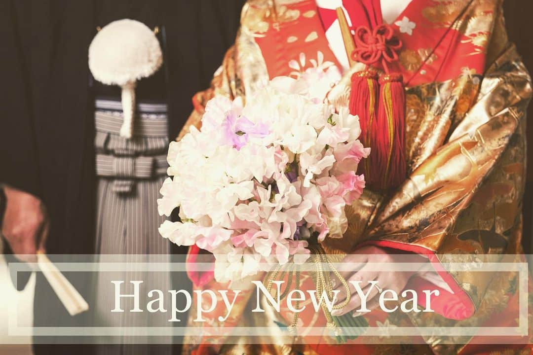 ホテル国際21のインスタグラム：「※ 2023🎍 今年もたくさんの幸せの お手伝いさせていただきます😊 よろしくお願いいたします‼︎  【家族weddingプラン】 挙式&食事会が6名様39万円で叶います！ 準備期間は1ヶ月でOK🙆‍♀️ 特典：新郎新婦、両親6名様のご宿泊  Instagram、ホームページからのご予約で QUOカード2,000円プレゼント！  お気軽にお問い合わせください。  ♥｡･ﾟ♡ﾟ･｡♥｡･ﾟ♡ﾟ･｡♥｡･ﾟ♡ﾟ・。゜♥｡ﾟ♡ﾟ･｡♥｡･ﾟ♡ﾟ･｡♥｡･ﾟ♡ﾟ･｡♥｡. . ブライダルフェア受付中です🎉 ご予約は @hotelkokusai21_bridal の HPから出来ます🌟 . ｡♥｡･ﾟ♡ﾟ･｡♥｡･ﾟ♡ﾟ･｡♥｡･ﾟ♡ﾟ・。゜♥｡ﾟ♡ﾟ･｡♥｡･ﾟ♡ﾟ･｡♥｡･ﾟ♡ﾟ･👰🤵✨  . #ホテル国際21　#ウェディング　#ホテルウェディング　#ブライダル　#長野　#長野結婚式　#長野市結婚式　#長野花嫁 #長野県　#長野市　#結婚式場　#結婚式　#披露宴会場　#チャペル　#衣裳　#ウェディングドレス　#タキシード　#コーディネート　#ヘアメイク　#花嫁ヘア　#花嫁メイク　#ブーケ　#ウェディングケーキ　#全国のプレ花嫁さんと繋がりたい　#花嫁　#プレ花嫁　#卒花　#前撮り　#後撮り　#wedding」