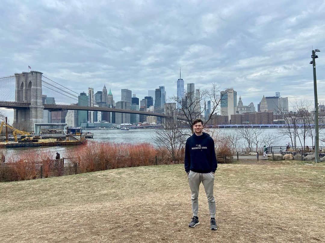 サム・ライリーのインスタグラム：「NYC // 🧲😪」