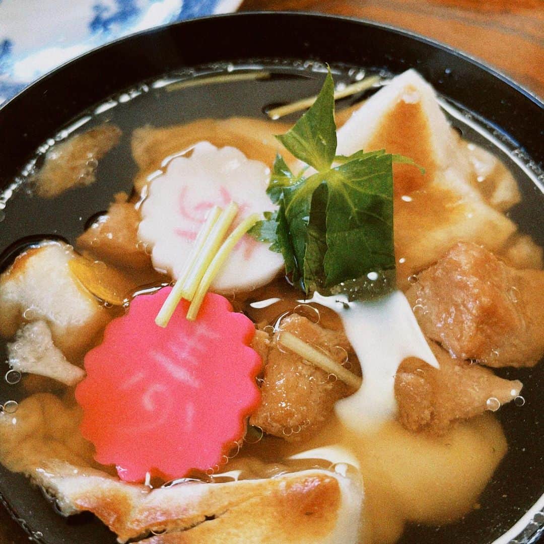 モッチェ 永井のインスタグラム：「頭でっかちに新年抱負を考えてたけど、それよりも「人に会って相談する」が1番重要と気づいた本日〜！  今年は録音して音源を出すゾ〜！その「どのように」で楽しく悩んでます。ワタシ1人じゃ無理なのだ。みなさんに会いに行きますので、ぜひお話聞いてやってくださーい！！🙇‍♂️  モッチェ永井  #水曜日は動きやすい #あけましておめでとうございます」