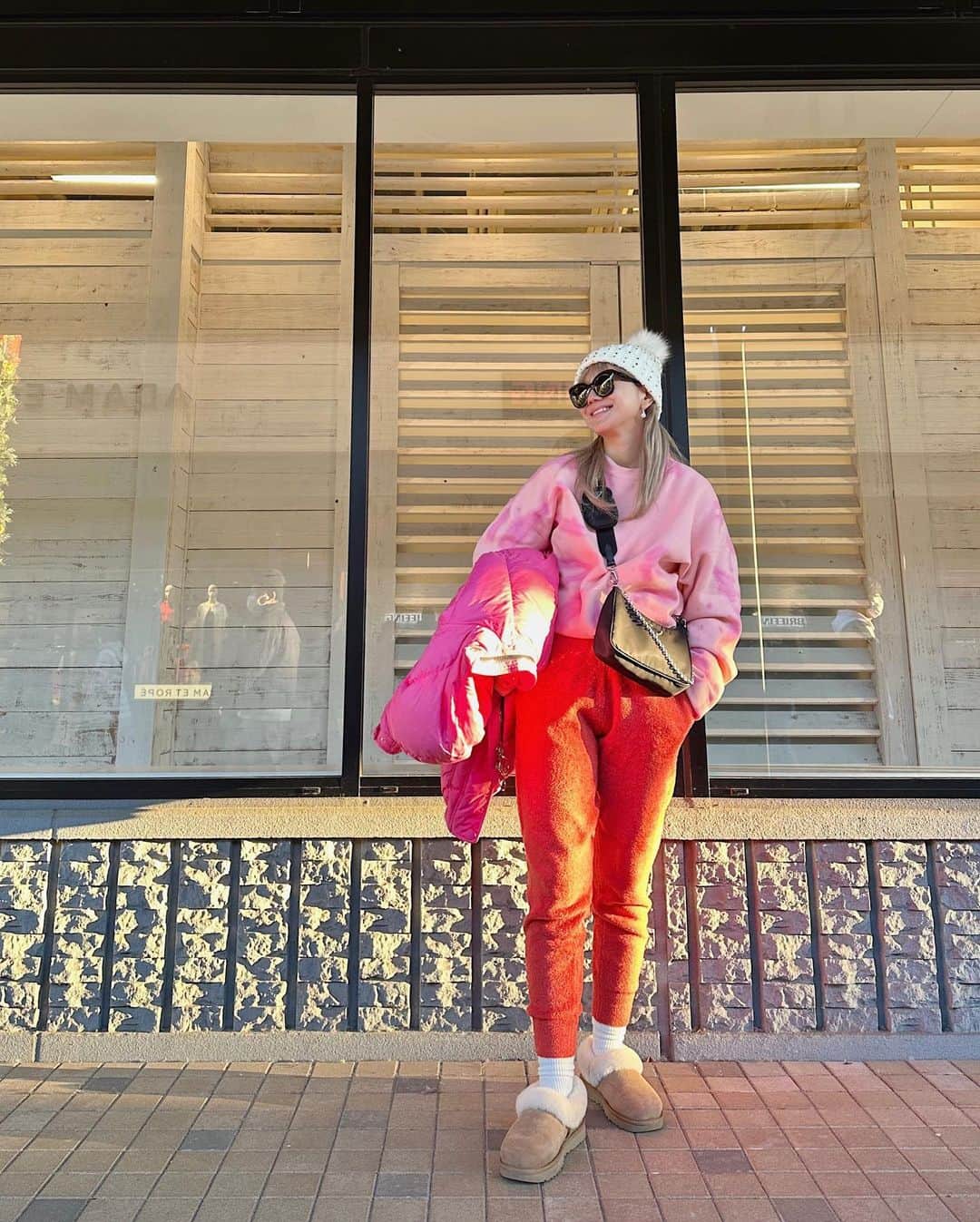 橋本江莉果さんのインスタグラム写真 - (橋本江莉果Instagram)「今年もピンクに💖💞💓💕 カラフルに❤️💗🧡💛💚💙💜 ⁡ ⁡ ⁡ ⁡ ⁡ ⁡ #coordinate #outfit #fashion #fashionstyle #style #styleoftheday #pink #colorful」1月5日 16時34分 - erica_hashimoto