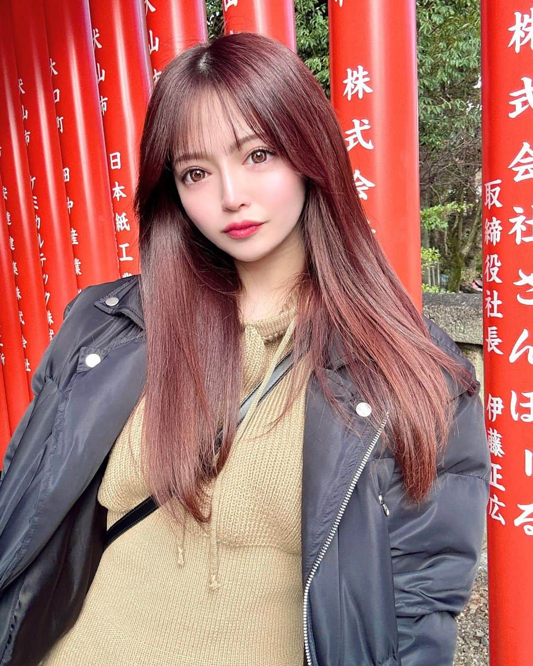 まりかのインスタグラム：「⁡ 喪中のため、新年の挨拶は控えさせていただきます。 ⁡ 2023年もみなさんよろしくお願いします🤝 ⁡ ⁡ ⁡ #歌舞伎町 #キャバ嬢 #キャバクラ #新宿 #ミナミ #北新地 #大阪 #名古屋 #錦  #かわいい #お正月 #正月 #初詣 #犬山城下町  ⁡ ⁡ ⁡」
