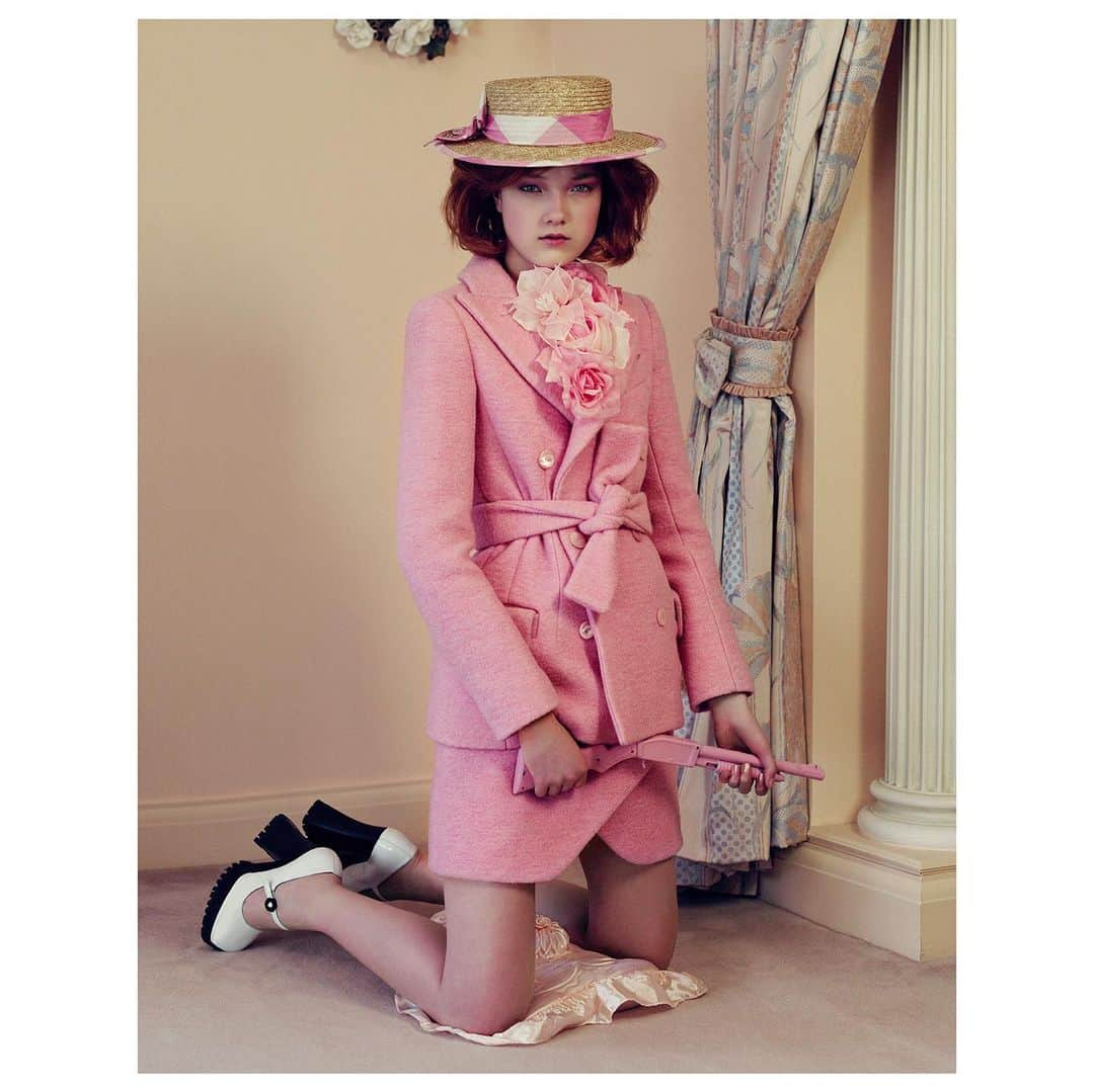 Elena Rendinaのインスタグラム：「🎀 🧸 🎀   Yumi in Pink, 2013 @yumilambert   by me & Lucy Ewing 💕  @janeenwitherspoon_  @panosphair   Never trust a woman who wears mauve, whatever her age may be, or a woman over thirty-five who is fond of pink ribbons. It always means they have a history.  Oscar Wilde 🏹」