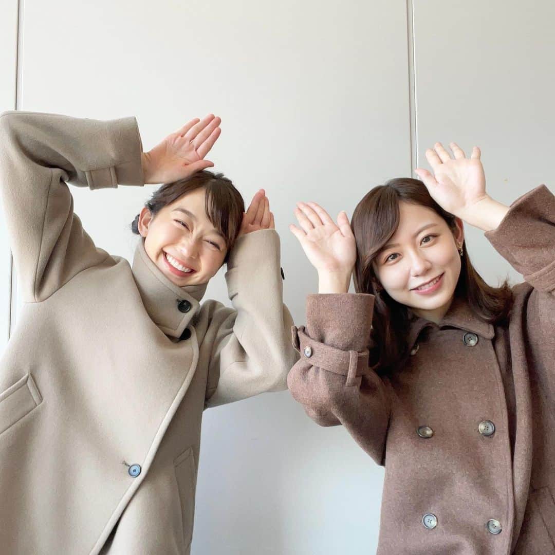 小山内鈴奈のインスタグラム：「先日、小室と久しぶりに遭遇🍀  新年早々元気をもらえて 嬉しかったです☺️  一昨年の大晦日も、 2人で同じ場所で写真撮ったなぁ🫧  #小室は年女だそうです🐰」