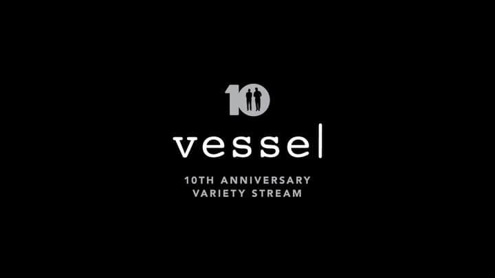 トゥエンティ・ワン・パイロッツのインスタグラム：「join us when we go live this Sunday to celebrate the 10th anniversary of our album Vessel with a variety stream youtube.com/twentyonepilots/live」