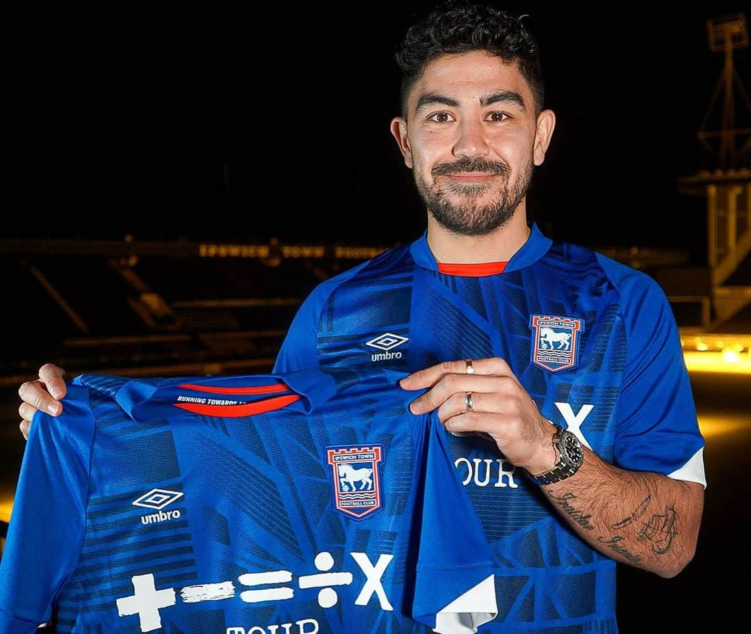 マッシモ・ルオンゴのインスタグラム：「I’m so excited to be back!! @ipswichtown #itfc」