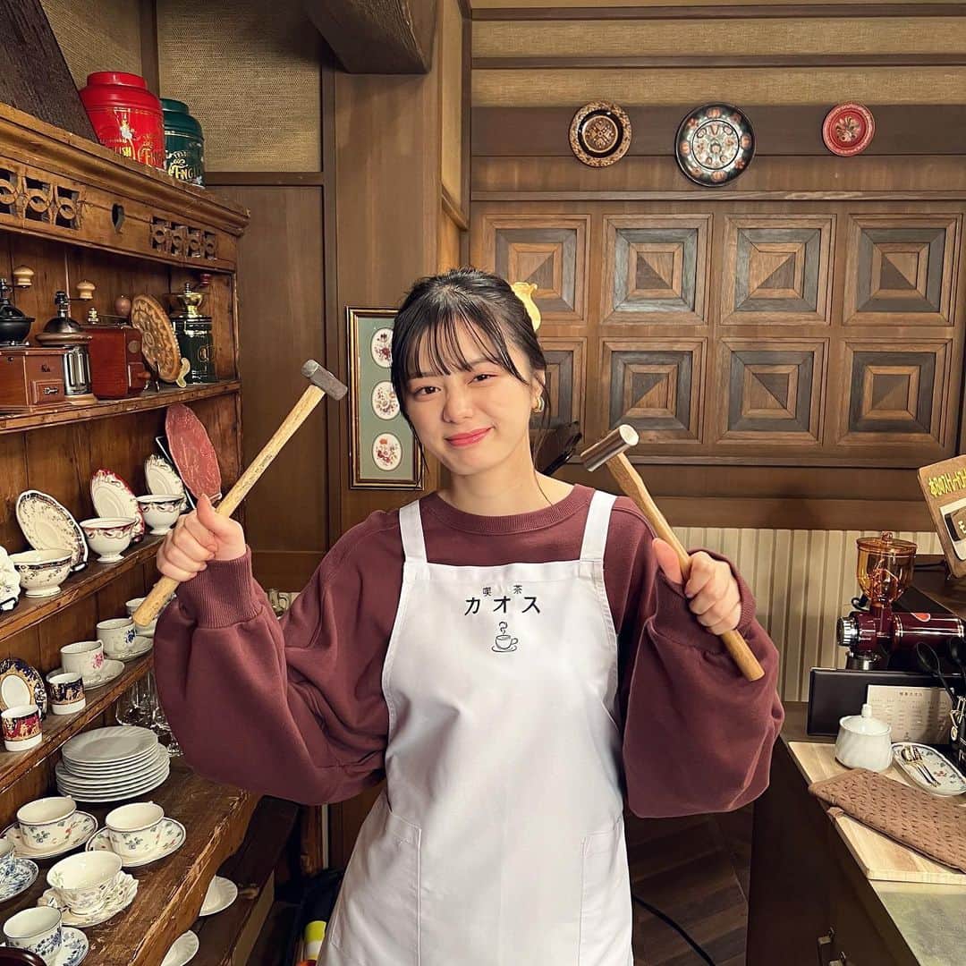 紺野彩夏のインスタグラム：「漫画家イエナガの複雑社会を超定義 明日、1/6 23:15〜放送です☺︎ トンカチ、、、？ ぜひご覧ください！」
