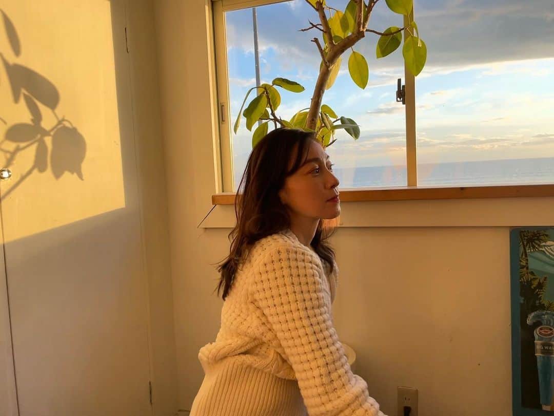 小橋めぐみのインスタグラム：「夕陽が沈むまで、 ずっと眺めていた。  #sunset」