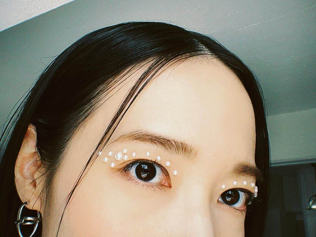 大本彩乃さんのインスタグラム写真 - (大本彩乃Instagram)「🙋🤍  〈Perfume Calendar 2023-2024〉 かわいいメイクしてもらいました🙋  #prfm」1月5日 21時18分 - nocchi.prfm_p000002