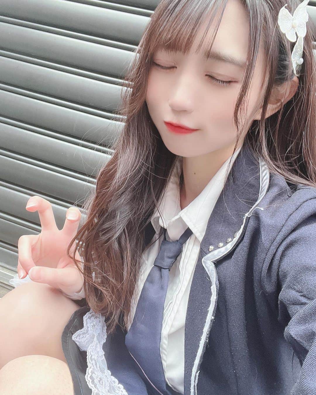 るいのインスタグラム：「. . . 謎の顔してる写真見つけた . .  #アイドル #地下アイドル #自撮り #自撮り女子 #いいね返し #いいね #フォロー #撮影会 #お洒落さんと繋がりたい #可愛い #かわいい #美男美女と繋がりたい #アニメ好きな人と繋がりたい #ロングヘア #ヘアアレンジ  #love #followme #likesforlike #like4likes #followfollowfollow #f4f  #ポケモン好きと繋がりたい #黒髪 #黒髪ロング」