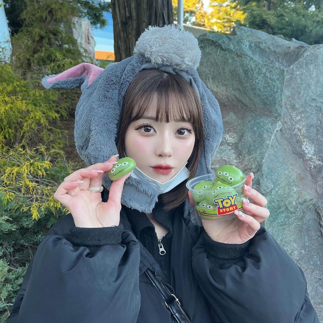 のインスタグラム：「.  🎂🏰🐭🤍  今日はたくさんお祝いしてもらえて嬉しかったです（т-т）ありがとうございます🥲」