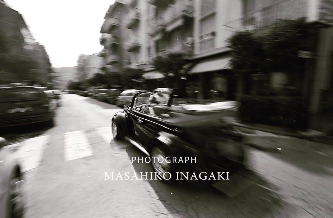 稲垣雅彦のインスタグラム：「イタリア ワイナリー巡り  #monochrome #film #filmphotography #tx400 #opencar #cabriolet #italy  #winerytour」