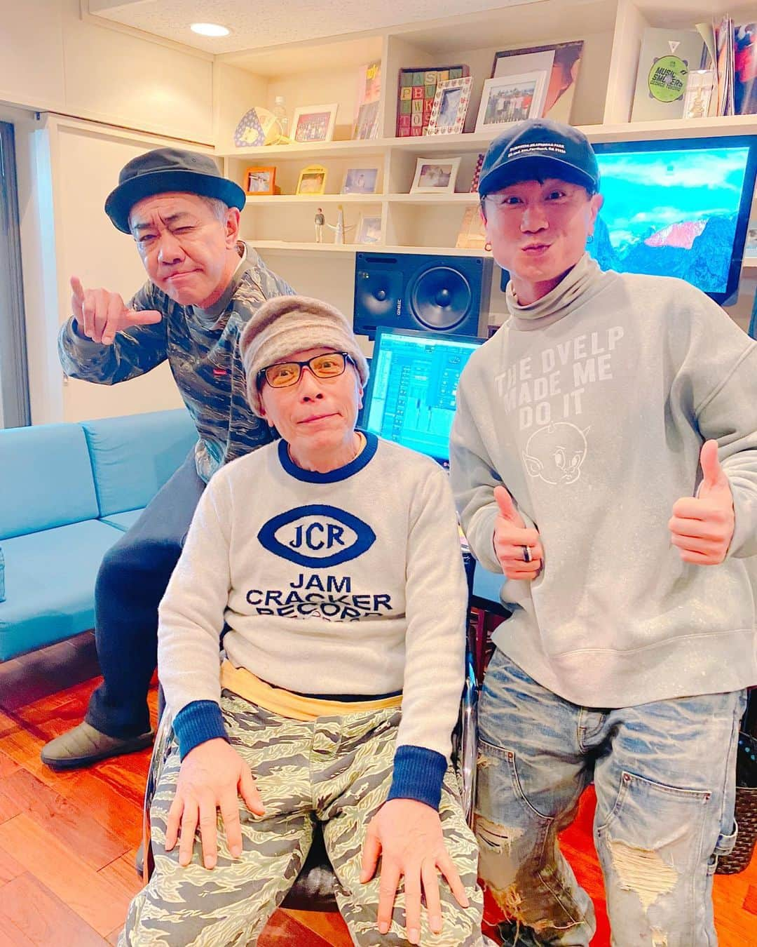 KIMI さんのインスタグラム写真 - (KIMI Instagram)「1月5日 所ジョージさんと木梨憲武さんと都内某所にて。。。🎤🕺 Sunrise🌅Moon🌃  貴重なお時間をありがとうございました🙇‍♂️✨  @noritakekinashi_official  #木梨の会 #木梨の貝 #DAPUMP #ポジティブエンジョイハッピー #感謝」1月5日 22時08分 - kimi_da_pump