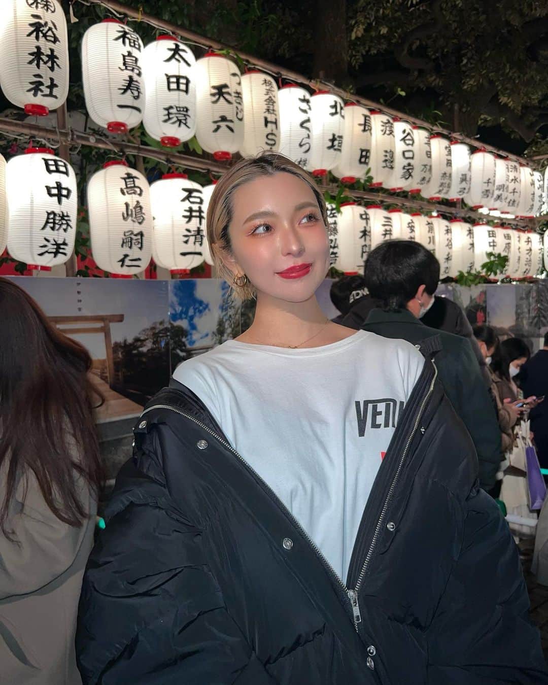 Hitomiのインスタグラム：「❤︎  明けましておめでとうございます🌅⛩ カウントダウンと年始はプリクラとか撮っちゃって だいすきな人たちと過ごしてゆっくりした お正月大満喫させて頂きました☺️🫶 みんなは何していたのーー？😚 今年もよろしくお願いいたします🎍🤍  #2023 #happynewyear #あけましておめでとうございます  #お正月」