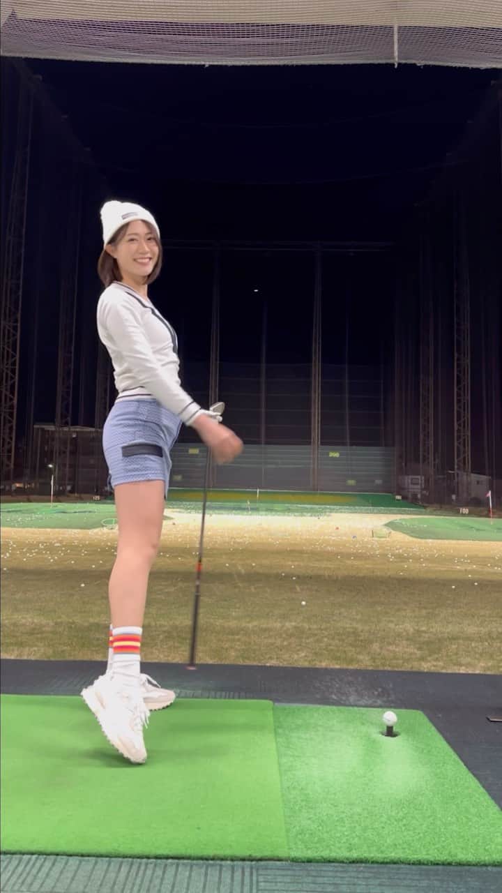のインスタグラム：「本当に見てもらいたいのは最後☺️🤲  やりたかった事わかりますか？笑  #ゴルフ#ゴルフ女子#ゴルフスイング#スイング動画#ゴルフウェア#ゴルフコーデ#ゴルフ練習#打ちっぱなし#golf#golfswing#golfstagram#golflife#fyp」
