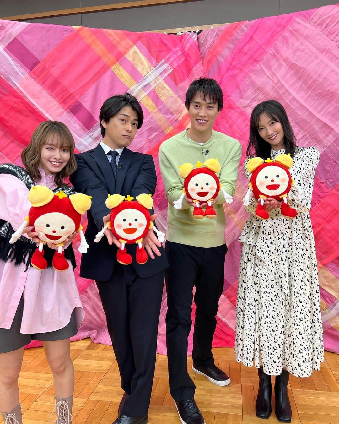 忍者に結婚は難しいのインスタグラム：「🥷【明日の】番組出演🥷  📺 1月6日(金)朝5:25〜8:00 OA 『#めざましテレビ』⏰  #菜々緒 さん #鈴木伸之 さん #勝地涼 さん #山本舞香 さんが VTR出演します✨  #忍者に結婚は難しい チームで インタビューに答えてくれました💬 4人の自由すぎなトークをお楽しみに😂」