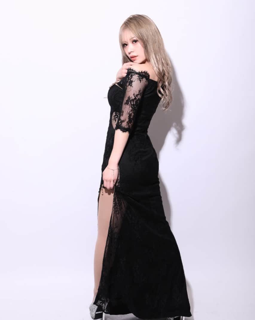 桃瀬まりあのインスタグラム：「気づいたら年越して 気づいたらお正月終わってた💭 たくさん食べてあんまり寝れないお正月でした🙏 が、復帰にはいい感じ💖 それにしてもいっぱい食べたなぁあ . もう1回神宮行かないとだっっ 今年もやることいっぱいだから頑張る。 ひとりで生きられないから支えてください💜 ぴょんぴょん🐰 . #北海道 #札幌 #すすきの #ニュークラブ #ニュークラ  #桃瀬まりあ #クラブプレミア #キャバクラ #ホスト #東京 #六本木 #新宿 #歌舞伎町 #大阪 #北新地 #ミナミ #美尻  #ギャル #おっぱい #シャンパン #japan #Hokkaido #美容  #誕生日 #パーティ #浴衣 #キャバ嬢 #美人 #北海道旅行 #旅行」