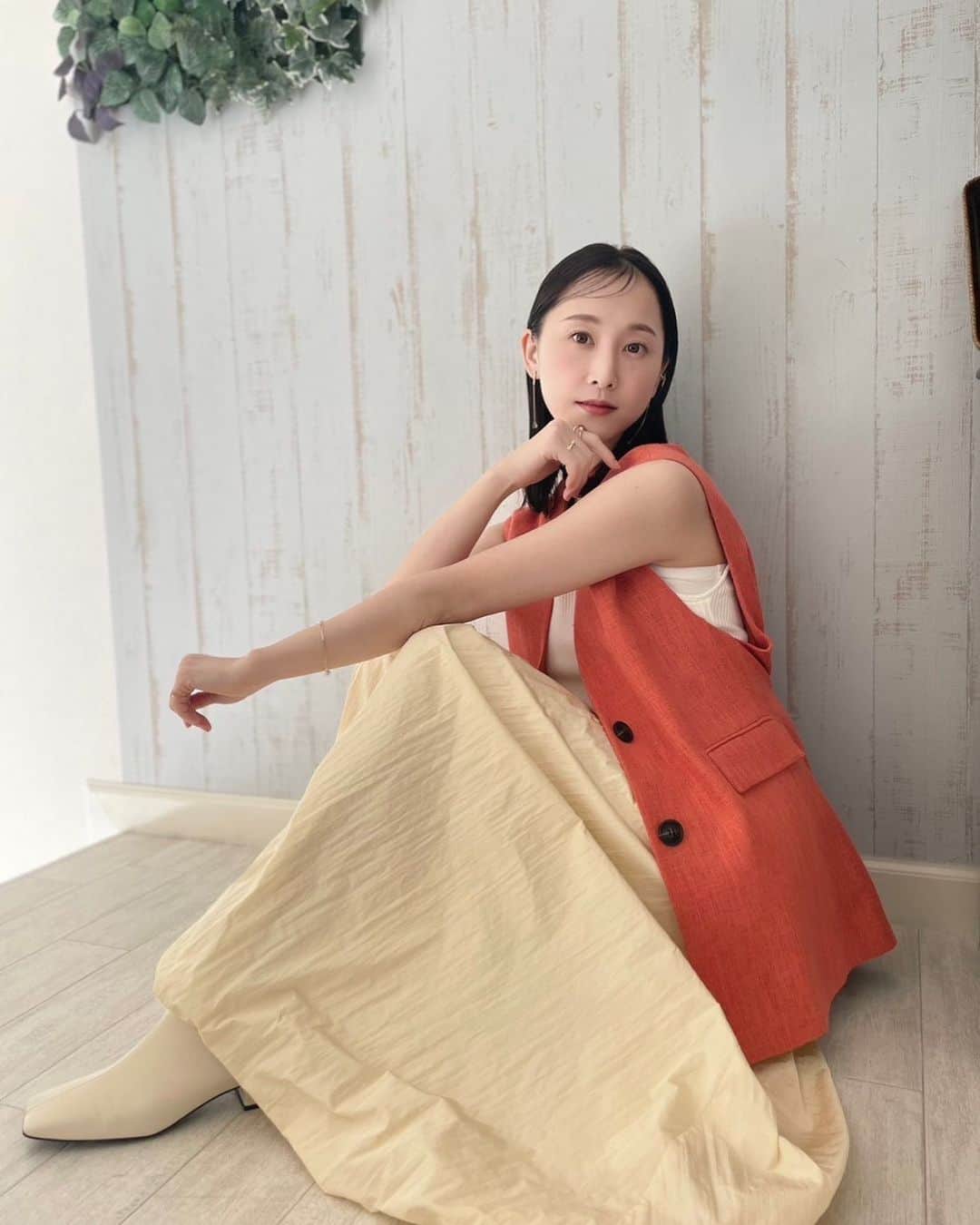 松井玲奈のインスタグラム：「本日1月6日発売の『ダ・ヴィンチ』で推しの話をさせていただきました。(つまりアイドリッシュセブン) いちファンとして、作品の良さ、好きになった理由などお話しさせていただきましたが、好きな事について話す時はとてもとても緊張する。 うまくお話しできているか不安ですが、『推しがしんどい』特集、読み応えありそうで私も雑誌を手にするのがたのしみです✨」