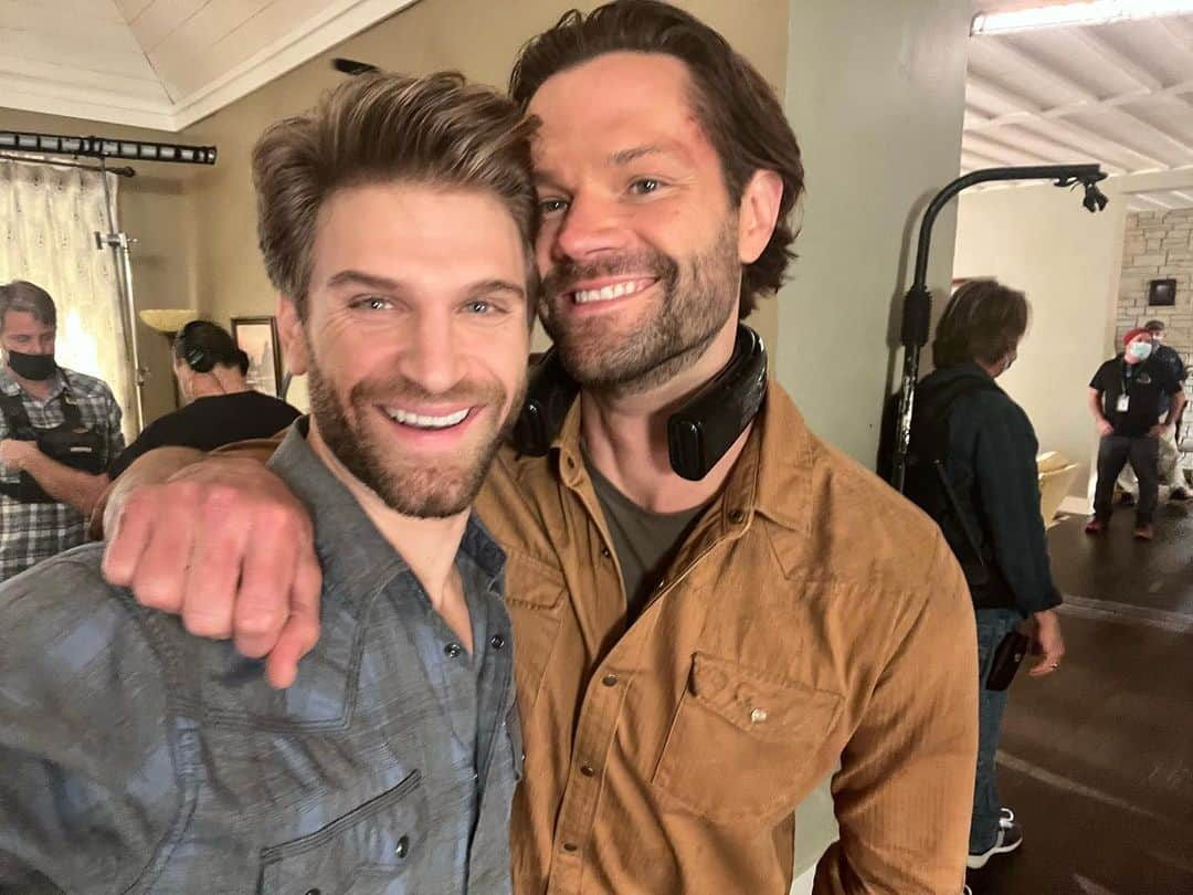 ジャレッド・パダレッキのインスタグラム：「Come see big bro @jaredpadalecki and I in Vegas @creationent weekend of Jan 15! excited to see our amazing #walkerfamily (don’t swipe to the end)」