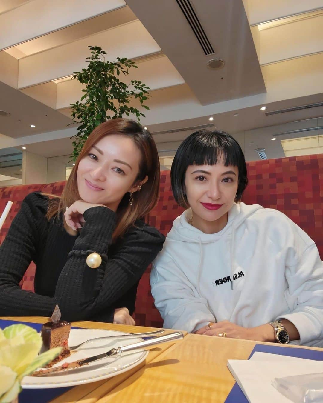 畑田亜希のインスタグラム：「めぐ先輩とお寿司ランチ🍣  Vivi時代メイクページで一緒になる事が多くっていっぱい遊んでもらってたな〜❤️  去年は夏も冬も会えて嬉しかった☺️沖縄のオススメを沢山教えてもらったのでいつか行きたいな🏖️  @megumi_mikimoto ちゃんありがと💋  #2023 #japan #tokyo #vivi #めぐちゃん」