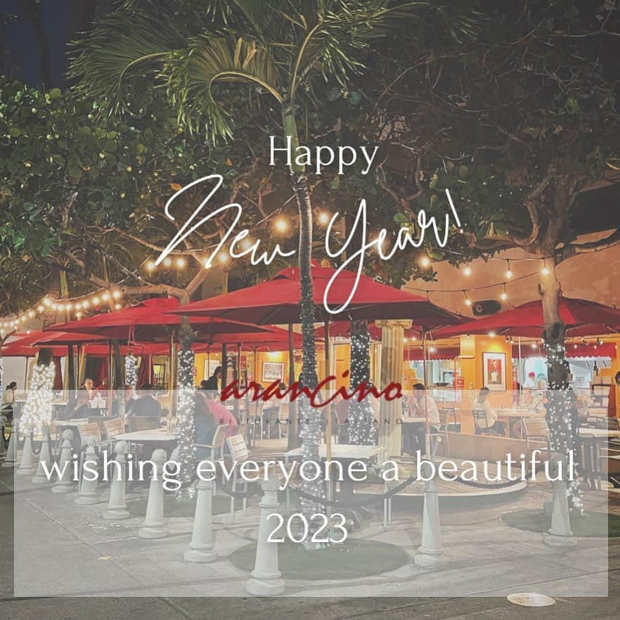 Arancino Di Mareさんのインスタグラム写真 - (Arancino Di MareInstagram)「✨🍝 Buon Anno, Happy New Year from @arancinodimare!  We look forward to this new year, continuing to serve you the best Italian in the heart of Waikiki!  Ciao! #2023 #arancinodimare #happynewyear #hawaii #waikiki 🇮🇹🤙🏾」1月6日 10時52分 - arancinodimare