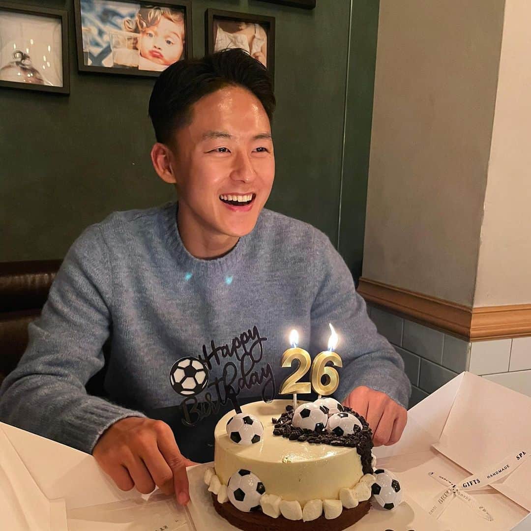 イ・スンウのインスタグラム：「#0106 🎂🖤 시간 내주셔서 생일 축하해주신 모든분들 감사합니다!!🎊」