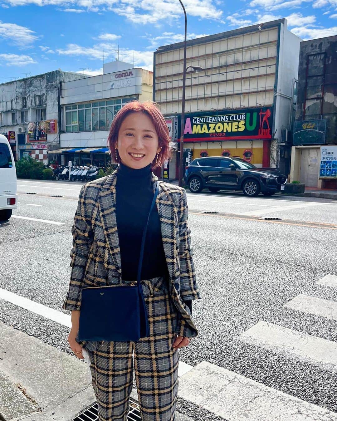 糸数美樹さんのインスタグラム写真 - (糸数美樹Instagram)「カッコイイ写真撮ろうと思ったら相変わらずこんな写真になってしまうよ、 あけましておめでとうございます🎍  2023年も楽しみながら自分に正直にいこうとおもいます🌞 今年はまたまた沢山やりたいことやっちゃいますんで、しっかりついてきてね🫶🌿  心と体の健康第一！ 一緒に楽しい1年にしましょうねー♪ #本当は2枚目みたいな写真が撮りたかったんだけどね #ロケハン #大丈夫、ちゃんといい写真撮れますから #最後の写真絶妙な場所で撮ってることにあとで気づいてあーわたしっぽーいってなって笑ってたとこ #ことしもよろしくね」1月6日 22時38分 - mikitney0331