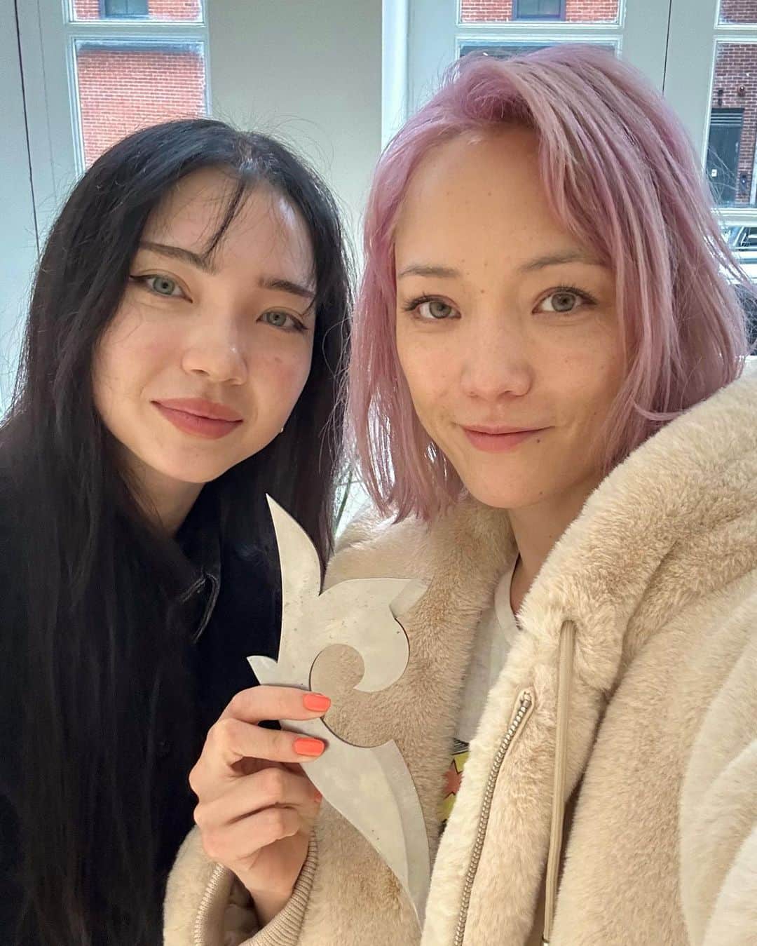Aya Shalkarさんのインスタグラム写真 - (Aya ShalkarInstagram)「So happy and honored to have one of the most amazing and badass women alive,  @pom.klementieff as the owner of the Knife piece from my latest series of blades! Can’t imagine it being in better hands 🗡🧝🏻‍♀️」1月6日 15時00分 - aya_shalkar
