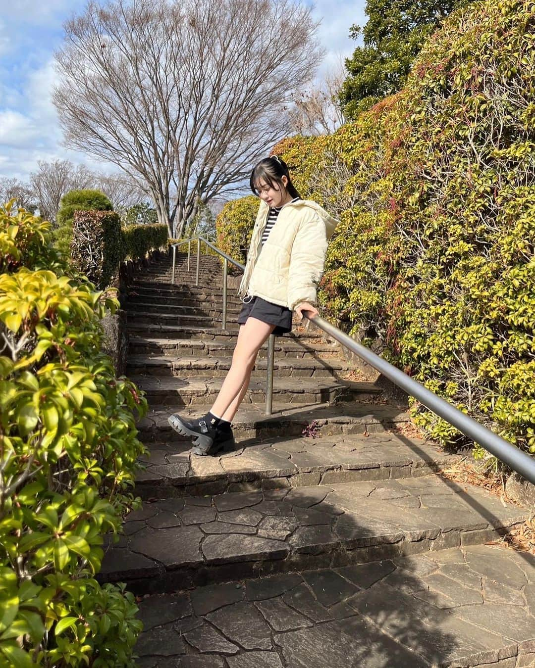 佐藤菜月海のインスタグラム：「. ボーダー滅多に着ないから珍しいかも👀🤭  明日からの3連休が終わったらもう学校なんて早すぎる~😳  #ニコラ#nicola#ニコモ#ニコラ2月号発売中#佐藤菜月海#ナツミ #０7#中3#jc#jc3#スターダストプロモーション」