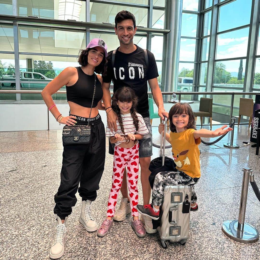 ハビエル・パストーレのインスタグラム：「Nos fuimos de Argentina despues de pasar hermosos días con la familia y amigos !! Gracias a todos por esos días tan lindos . 🇦🇷❤️」