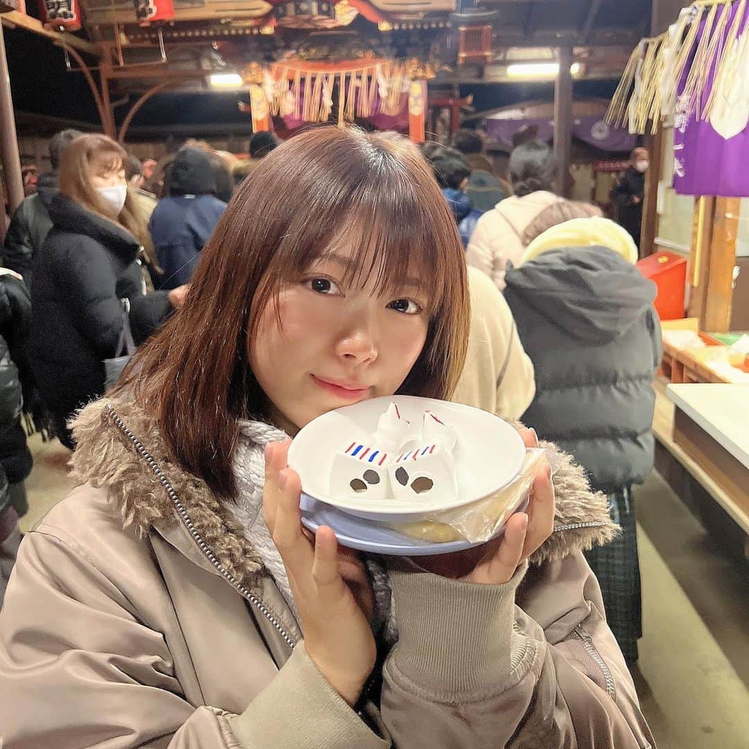 山内鈴蘭のインスタグラム：「2023年、初詣は今年も成田山⛩ 元旦は朝4時に家出発して6時の御護摩に⭐︎ (流石に朝早すぎてすっぴん😇)  必ず行く、出世稲荷大明神。  今年も想いを込めて😊  Gorurun レストランBel e Moco ゴルフスタジオChoco 山内鈴蘭としての芸能活動 ゴルフの目標  何よりも、大切な人たちが 健康でいられますように🙏  今年も笑顔な一年になりますように！  #初詣 #成田山 #出世稲荷大明神 #護摩焚き #御護摩 #2023年 #家族 #健康 #ゴルフ #ゴルフ仲間 #ゴルフ好きな人と繋がりたい #ゴルフ女子 #ゴルフブランド #Gorurun #ゴルフスタジオChoco #ゴルフスタジオチョコ #イタリアンレストランベルエモコ #イタリアンレストラン #BeleMoco」