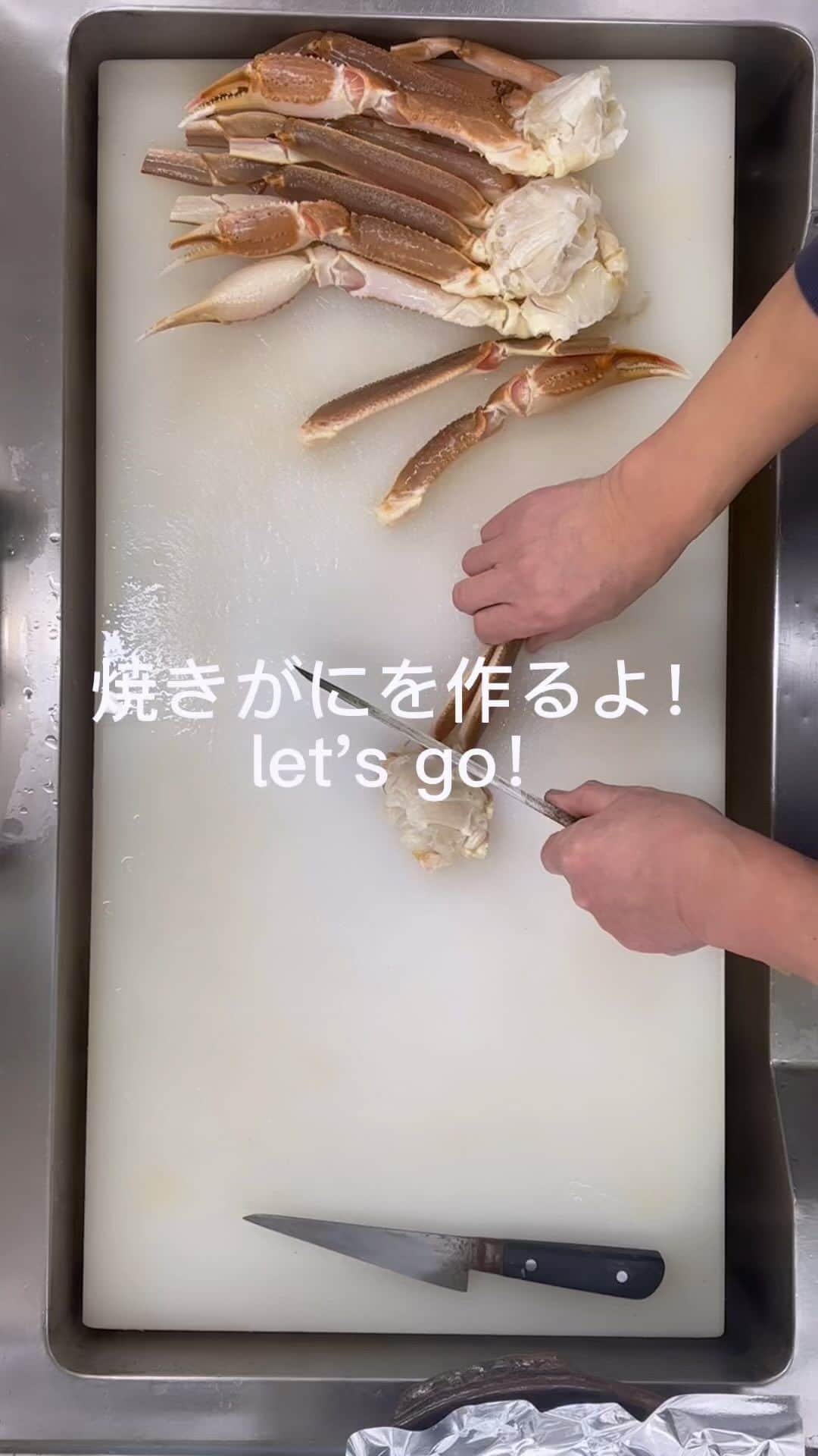 imagoso_kainoutaのインスタグラム：「🦀 焼きがにを作るまでをご紹介！  カニを切って盛り付けて 陶板鍋で焼いていきます。  ふっくら瑞々しい焼きがにを ご堪能ください♪   #いまご荘 #今子荘 #櫂の詩 #いまご荘櫂の詩 #香住旅館 #香住旅行 #兵庫旅館 #兵庫旅行 #ふたり旅 #女子旅 #大人旅 #かに旅行 #カニ旅行 #夕日百選 #絶景の宿 #香美町 #但馬 #松葉ガニ #松葉がに #焼きガニ #焼きがに #陶板鍋 #料理動画」