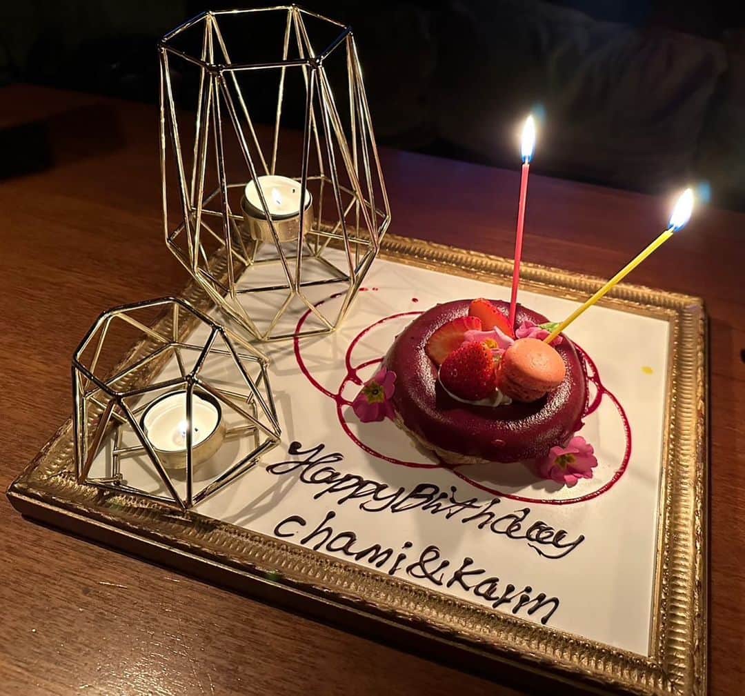 のインスタグラム：「Chami & Karin Birthday🎂  1日違いのお誕生日💕久しぶりに会えて嬉しかった😊いつも仲良くしてくれてありがとう✨  @chamicho_duffy   #バースデー #誕生日」