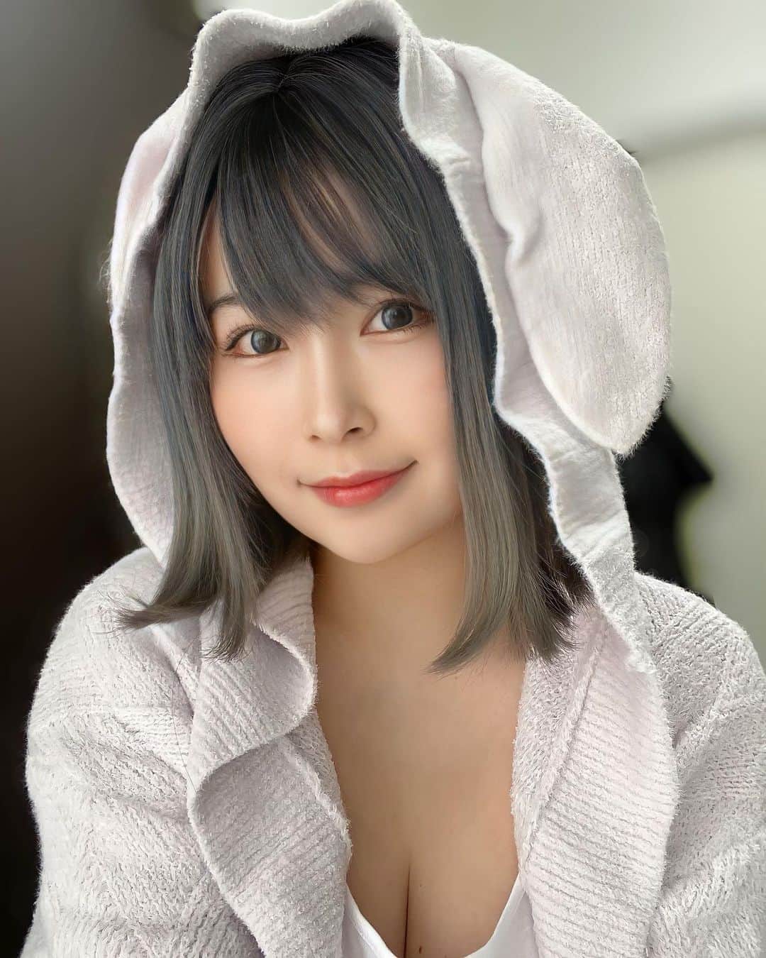 のインスタグラム：「🐰🤍  これはオリジナルです˙ᵕ˙ 地毛は染められないのでウィッグで楽しんでます👌🏻」