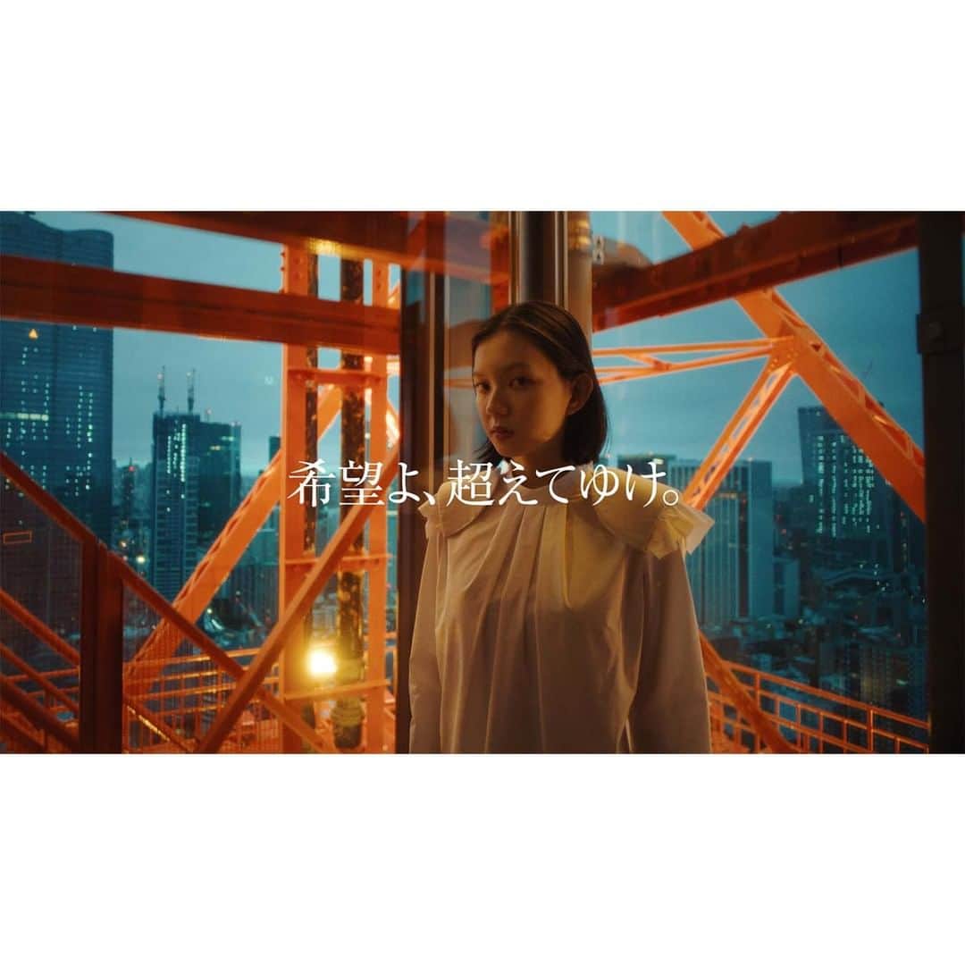 KANEBO OFFICIALのインスタグラム：「. - KANEBO新ブランドCM 「希望よ、超えてゆけ。」公開✨ プロフィールURLからご視聴いただけます！ -  KANEBO新CMのメッセージは「希望よ、超えてゆけ。」  美に対するバイアスや、こうあるべきという固定概念に縛られることなく、一人ひとりが自分の気持ちや、ありたい自分の姿をもとに自由に自己表現していくことで、世の中も変わっていく、というメッセージを込めました。   プロフィールURL、ブランドサイトからご覧いただけますので、ぜひチェックしてみてください🙋  #IHOPEKANEBO #KANEBO #希望よ超えてゆけ #新CM #TVCM #中島セナ さん #君は薔薇より美しい #橘慶太 さん」