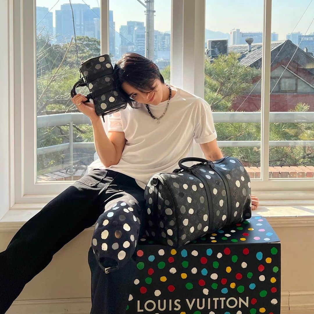 ミンギュのインスタグラム：「🟡🟢 #LVxYayoiKusama 🔵🔴⚪️ #광고」