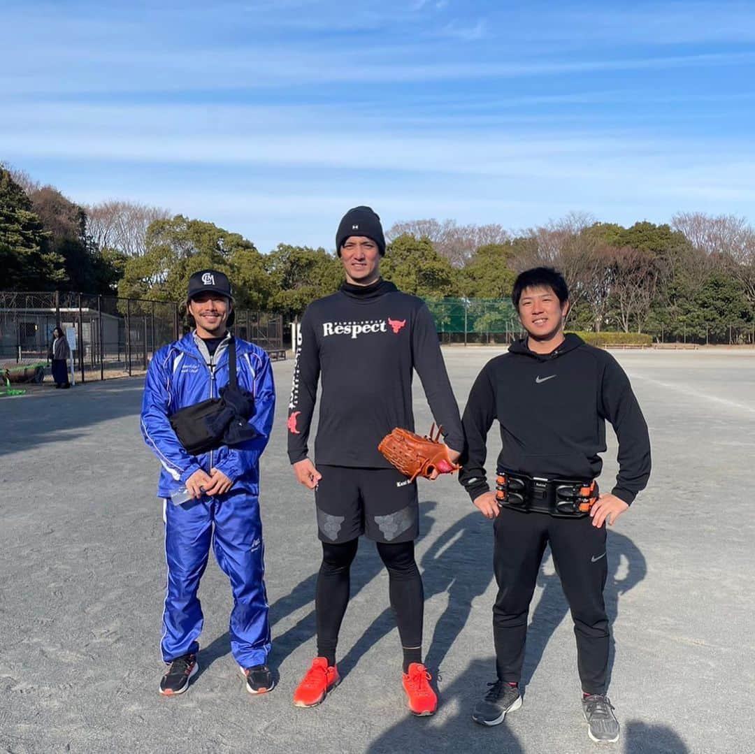 北川祐生のインスタグラム：「. . 自主トレ合宿 プロ野球選手⚾️千葉ロッテマリーンズ 国吉佑樹選手 @yukikuniyoshi   プロドラマー🥁 柴田昌樹さん @luckykilimanjaro  @shibachan06   プロゴルファー⛳️ 北川祐生 @ykykyuki.k   朝からトレーニング！野球！⚾️ 夕方はゴルフ⛳️ 夜はドラム🥁  よ〜く走った！ 久しぶりの筋肉痛💦 苦しいでござんす！！！  .  お疲れ様でした！！ .  #AZEST#AZEST株式会社#AZEST-GROUP#アゼスト#AZSPO #元気堂本舗#駿楽 #関東サービス株式会社 #城西工業株式会社 #AVIREX#アヴィレックス #キャロウェイゴルフ #タイトリスト#FootJoy #フジクラシャフト #IOMIC #HOMMONHAKATA #バネインソール#ba2ne#BA2NE_INSOLE #長尺パター #北川祐生FANCLUB #トレーニング #合宿 #野球 #ドラム #千葉ロッテマリーンズ #Lucky Kilimanjaro #国吉佑樹選手 #ドラマー柴田昌輝さん」