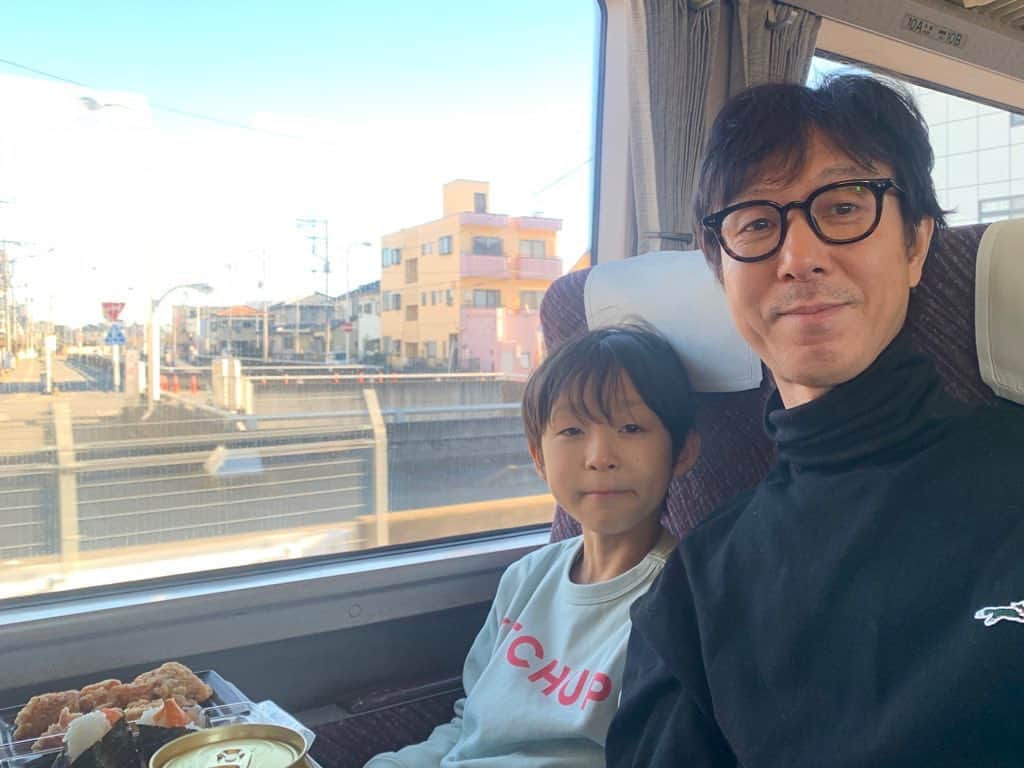 沖野俊太郎のインスタグラム：「あけましておめでとうございます🌅 お正月は家族旅行で草津へ行ってきました♨️最高でした😊 2023年は皆に沢山喜んでもらえるような年にします🙏✨ 今年もよろしくお願いいたします🫶🌅🎍🌅🫶」