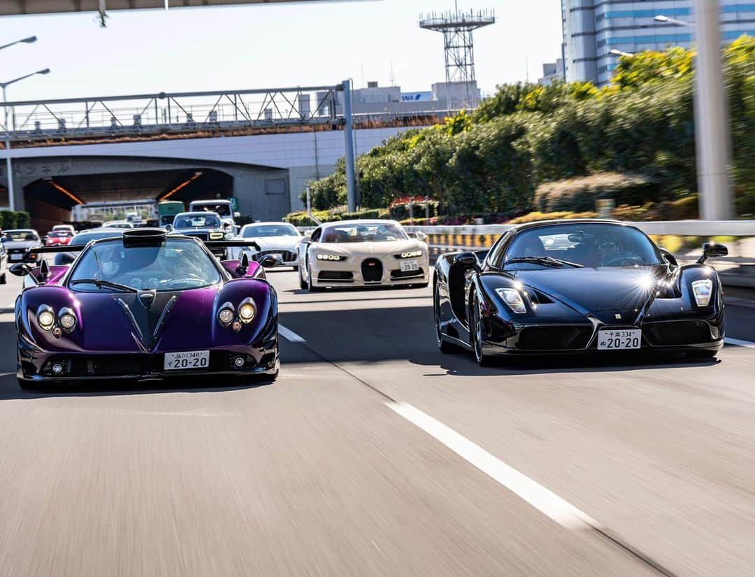 前澤友作のインスタグラム：「Cruise the Metropolitan Expressway  #PaganiZondaZOZO #ferrarienzo  #astonmartinone77  #bugattichiron #bugattiveyronhermes  #maybachg650landaulet  #maybachs600pullman  #rollsroycephantomoribe   #mzsupercar #前澤友作スーパーカープロジェクト #yusakumaezawa  #前澤友作 #mz   #横溝直輝　#やまけん」