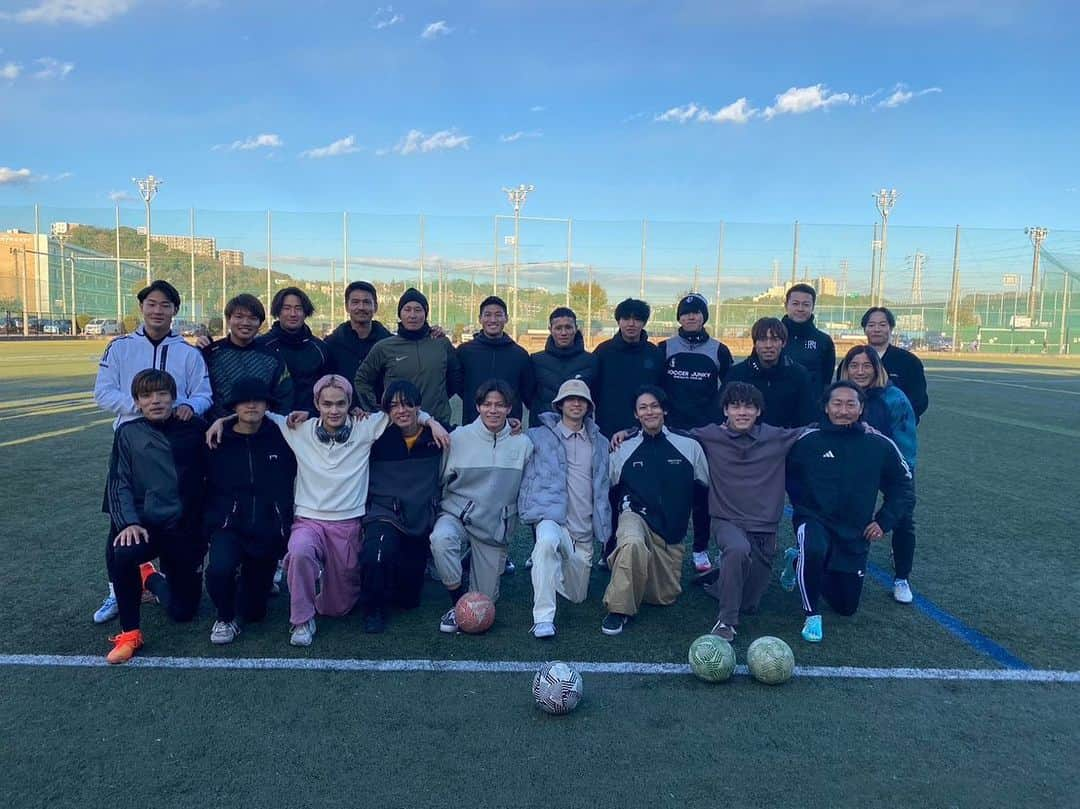 谷口博之さんのインスタグラム写真 - (谷口博之Instagram)「横須賀サッカーフェスティバル1日目⚽️ 毎年楽しみにしている恒例のサッカースクール‼️  子供達もいい刺激を受けてくれたかな^_^  小泉進次郎さんも激励に来てくれました🙏  #横須賀 #サッカースクール」1月6日 18時31分 - hiroyukitaniguchi29