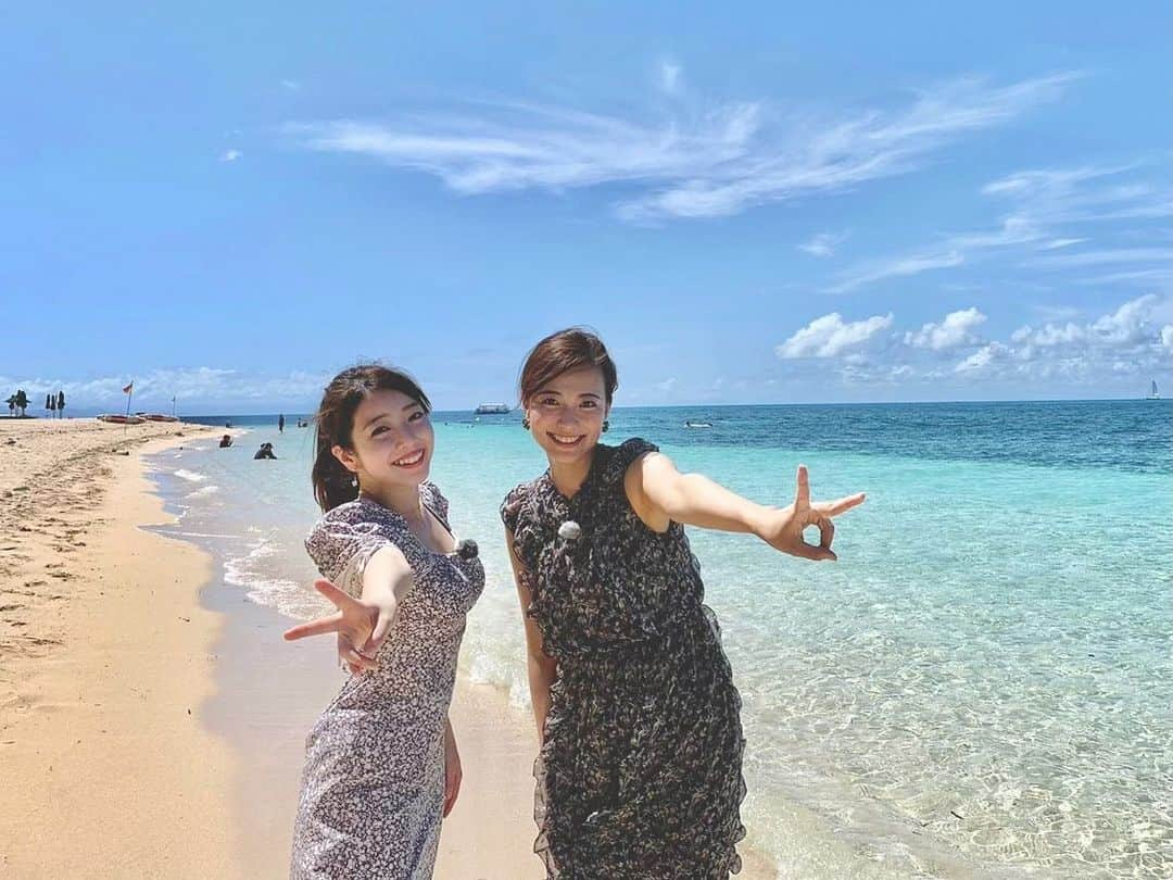 小椋寛子さんのインスタグラム写真 - (小椋寛子Instagram)「オーストラリアの海とっても綺麗でした🇦🇺☺️ 明日の特番は朝9時半から、1時間半生放送です🐰 是非ご覧ください😊 いつものおは土も6時半から観てねー♫  #おは土 #おはよう朝日土曜日です #ABCテレビ #特番 #オーストラリア #ケアンズ #ケアンズ旅行 #グレートバリアリーフ #キュランダ #HIS #ツアー #斎藤真美 #アナウンサー」1月6日 19時37分 - ogura_hiroko