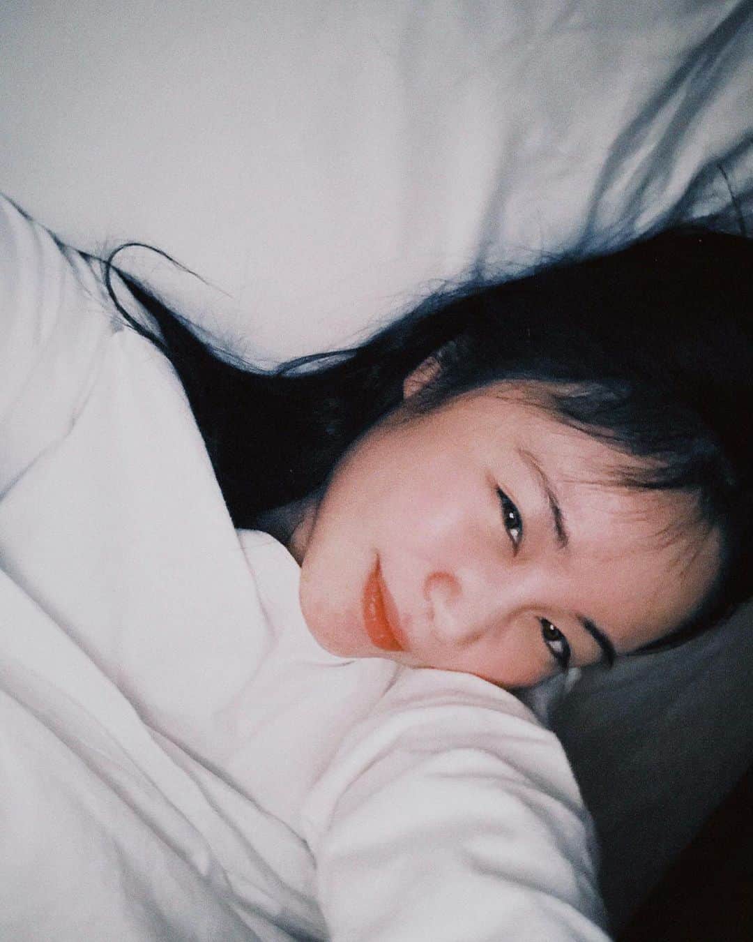 鷲尾伶菜のインスタグラム：「最近のインスタは投稿にも 音楽をつけれるようになったようです。」