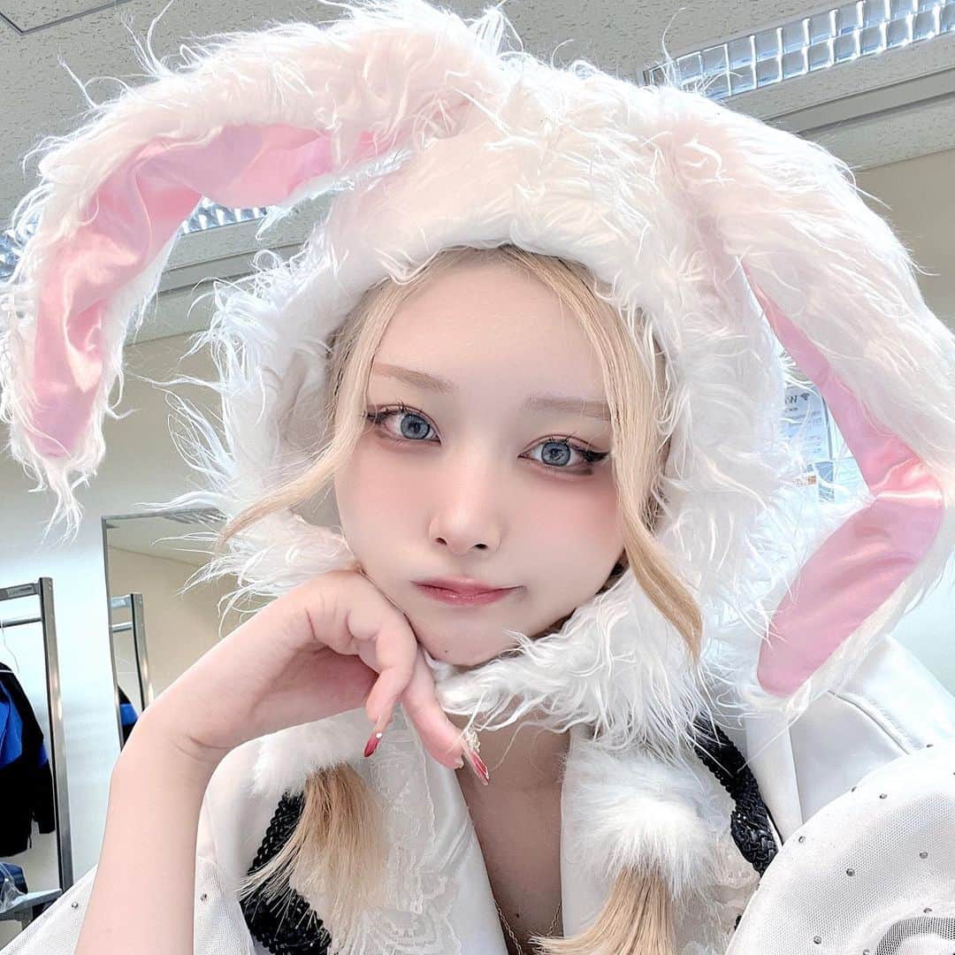 のインスタグラム：「ボサボサ過ぎるウサギ^_^」
