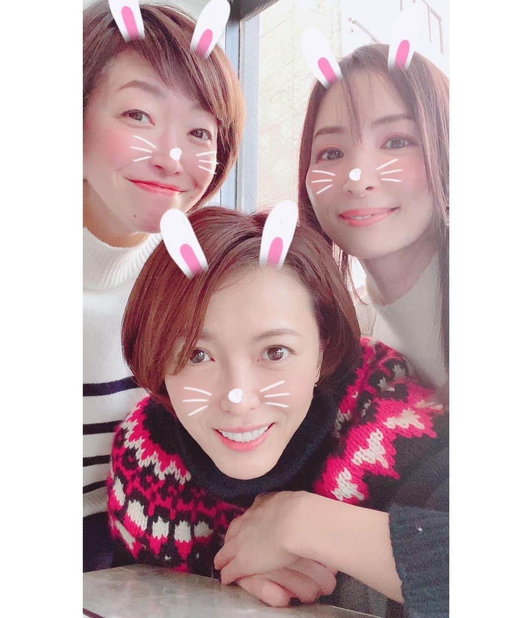 真飛聖さんのインスタグラム写真 - (真飛聖Instagram)「🐰  卯年、最強開運日・・・  こんな良い日に、会えるなんて嬉しい♡ 笑い過ぎた。 今年も仲良くしてくださいお姉さまたち✨  #宝塚 #宙組#美郷真也 さん#まりえったさん #星組#安蘭けい さん#瞳子さん #みんなでアプリで遊ぶ」1月6日 20時58分 - sei_matobu