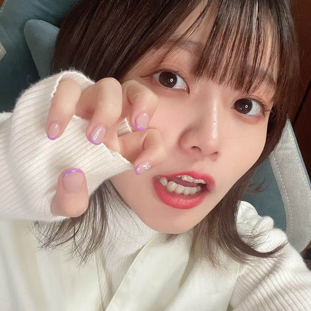 鹿沼亜美さんのインスタグラム写真 - (鹿沼亜美Instagram)「2023年よろしくおねがいします💜 ネイルするとやっぱ気分が上がる〜🐇  #フレンチネイル #ネイル #ネイルデザイン#パープルネイル #年女#follow」1月6日 21時35分 - ami_1212one