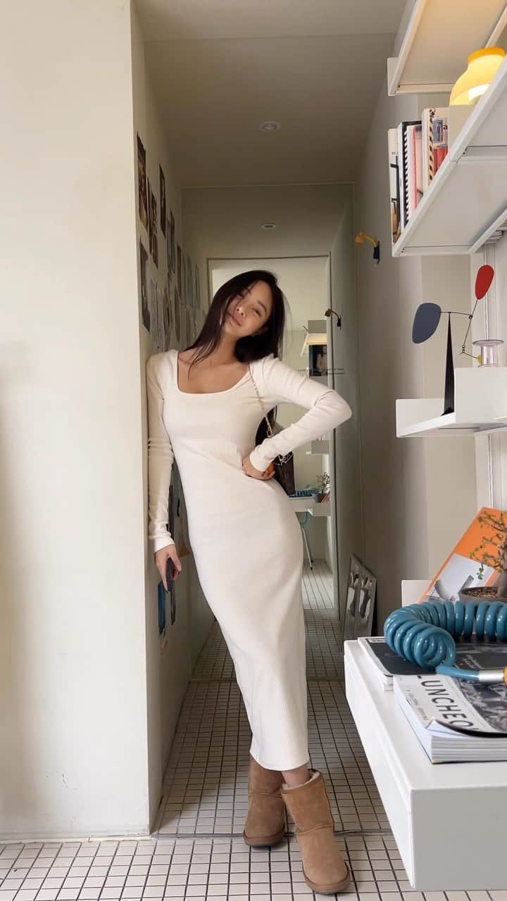 キム・ボラムのインスタグラム：「비빔면 먹다 사망한 내 원피스 ………내교복인데 🫠」