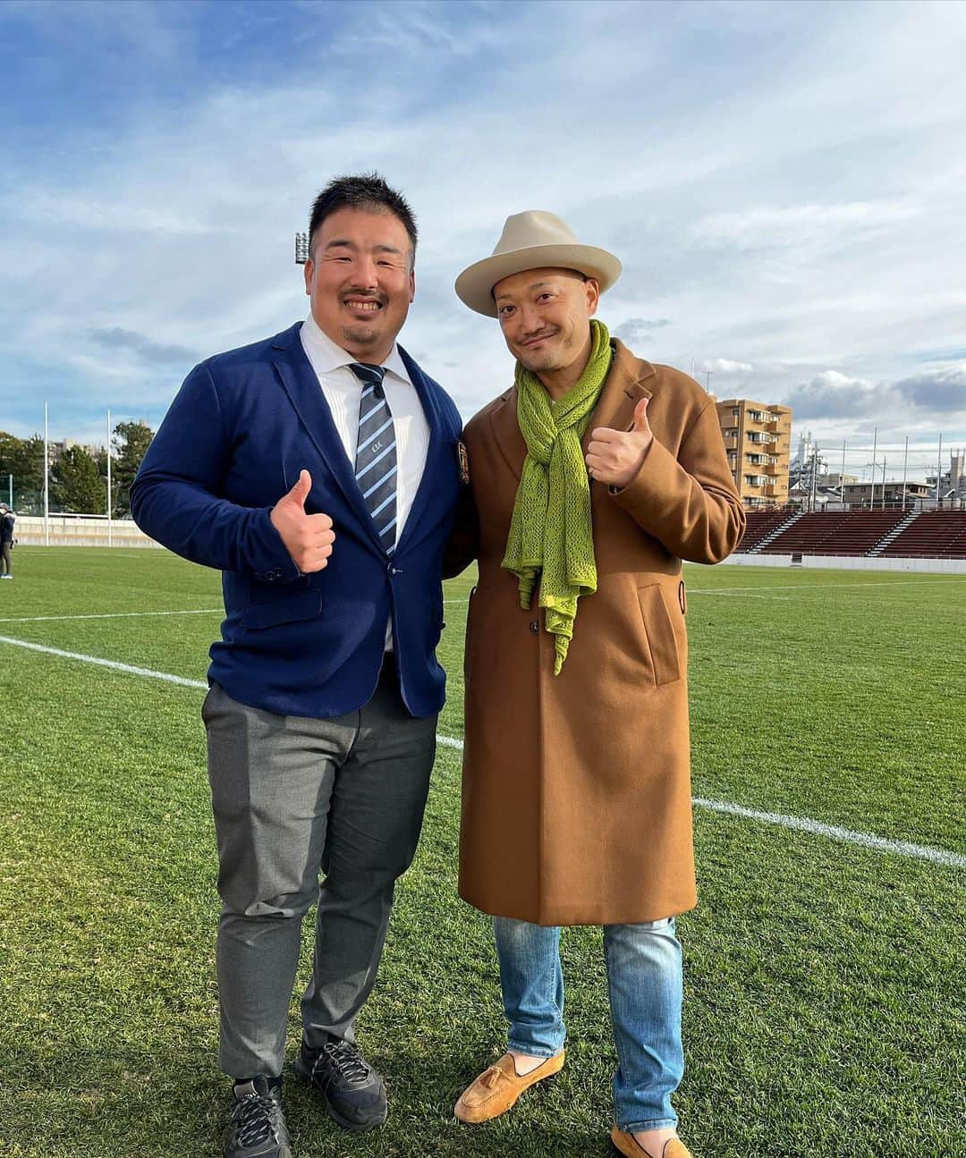 石原孝尚のインスタグラム：「こんばんは、  今日は最強開運日みたいですね😊  大好きな人に会ってきました。  元ラグビー日本代表、長江さん。  ちょーさんは、自分も選手を続けながら、大学の監督もやっていて、今日は全国地区対抗大学ラグビーフットボール大会の決勝だったので、応援に行ってきました。  惜しくも準優勝でしたが、自分は元日本代表選手として「勝負にこだわって」生きてきたはずなのに、選手達には『結果』のことはひとつも言わず、「これも今後の糧にしていこう」という話をされてて、素敵だなぁって思いました。  僕は、1月10日から15日までアメリカフィラデルフィアで行われる Unitede Soccer Coaches Conventionに参加してきます。 久々のアメリカです。  ゲストスピーカーとして招待してもらって、お話してきます。  なんとかニューヨークにも行って仲間にも会ってこようと思います。 詳しい話は、僕のオンラインサロンの方でも話すつもりなので、興味ある方は仲間になってくださいね😊  https://happyfirst.stores.jp  今年は楽しい1年になりそうです😆  TAKA  #happyfirst  #ラグビー  #中部大学  #アメリカ  #サッカー #mensbigi」
