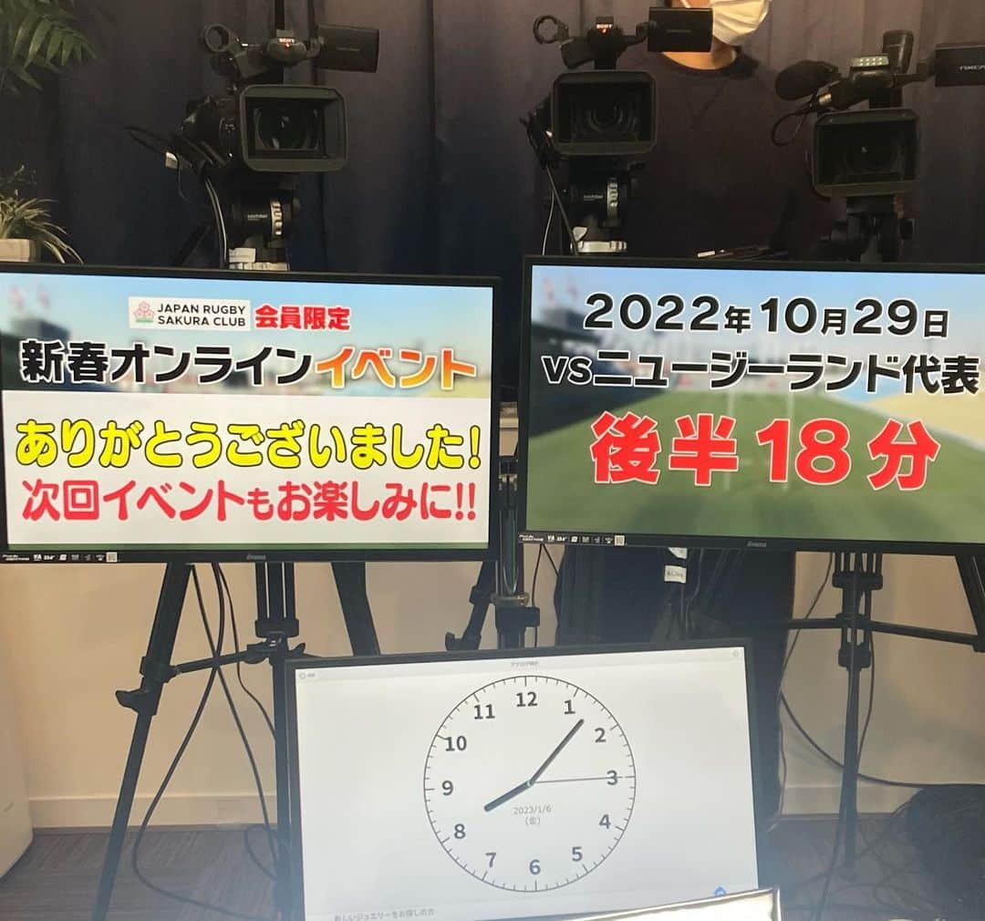 桑井亜乃さんのインスタグラム写真 - (桑井亜乃Instagram)「※ JAPAN RUGBY SAKURA CLUB ファンクラブイベント2023 [新春オンラインイベント] 🌸日本ラグビーフットボール協会主催  今回も安定のお2人（ #村上晃一 さん #大西将太郎 さん) に挟んでいただいて、日本ラグビーについてたくさんお話させていただきました🏉  LIVE配信🎤 あっという間の1時間⏰ めちゃくちゃ楽しかったです🫶 アーカイブもあるそうです😌  見てくださった皆さん、ありがとうございました😊  #ラグビーワールドカップ2023 #rugbyworldcup2023 #ラグビーワールドカップ #paris2024 #オリンピック #olympic #olympian #sevensrugby #rugby7s #ラグビー #ラグビー日本代表 #サクラセブンズ #rugby #女子ラグビー #レフリー #referee #八木橋百貨店 #canterbury #puma #大正製薬 #五反田病院 #解説 #コメンテーター #commentator #幕別町応援大使 #女子アスリート #anokuwai #日本ラグビーフットボール協会」1月6日 22時17分 - ano.1020