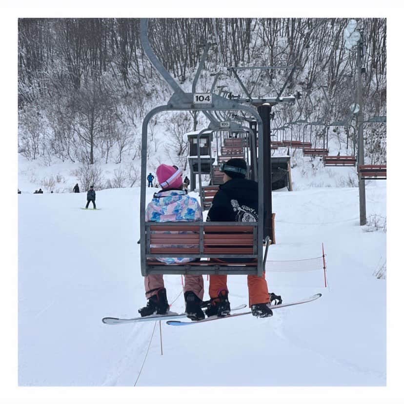 宮本ひなののインスタグラム：「仲良しさん達とスノボ旅行へ🚗💨次いつ行けるかな⛄️⛄️⛄️#スノボ #スノボー」