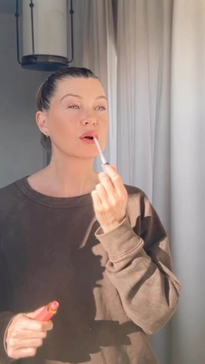 エレン・ポンピオのインスタグラム：「Don’t sleep on middle aged moms…」