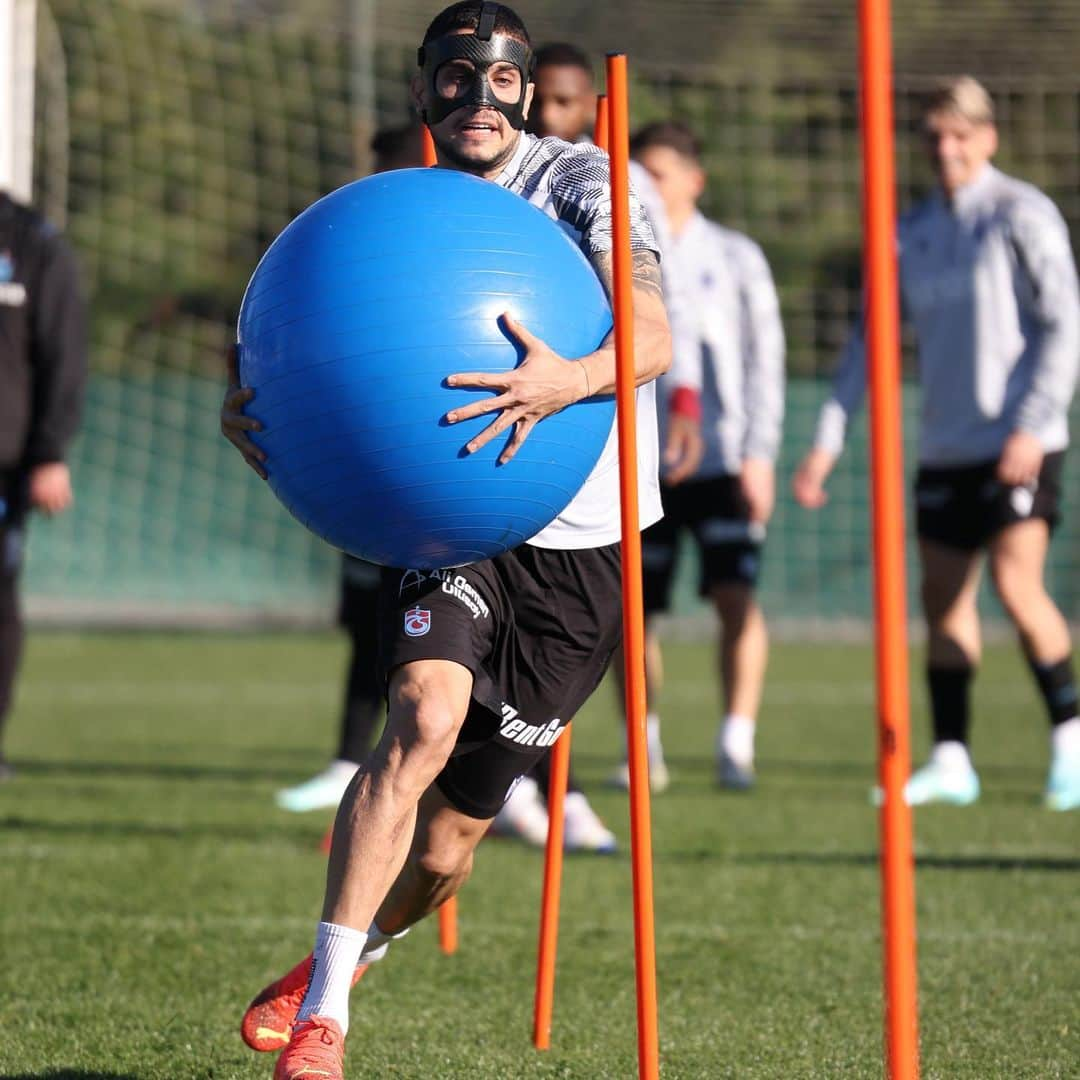 マルク・バルトラさんのインスタグラム写真 - (マルク・バルトラInstagram)「🔋⚽️🧠   #workworkwork #nevergiveup @trabzonspor」1月7日 0時08分 - marcbartra